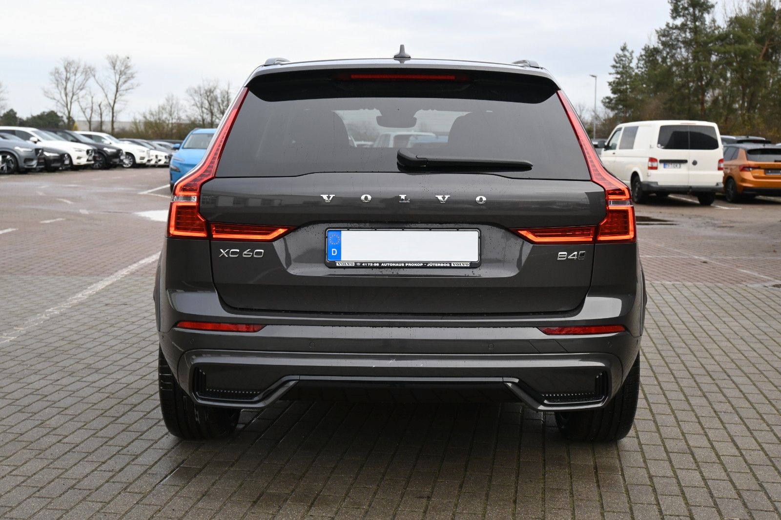 Fahrzeugabbildung Volvo XC60 B4D AWD Ultimate Dark*STDHZG*B&W*LUFT*ACC
