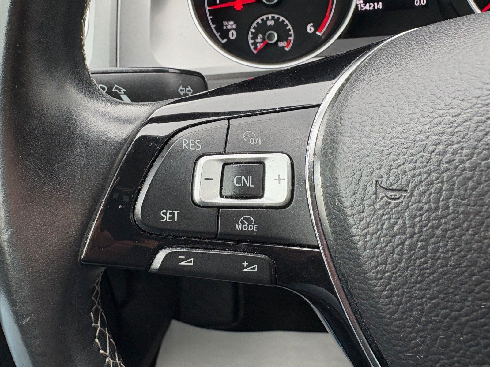 Fahrzeugabbildung Volkswagen Golf VII 1.6 TDI Lim. Lounge Navi Klima 2.HAND