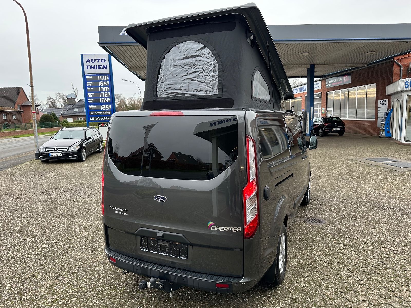 Fahrzeugabbildung Dreamer CapLand 2.0 TDCi Autom AHK/Xenon/Vorzelt/Navi/WC