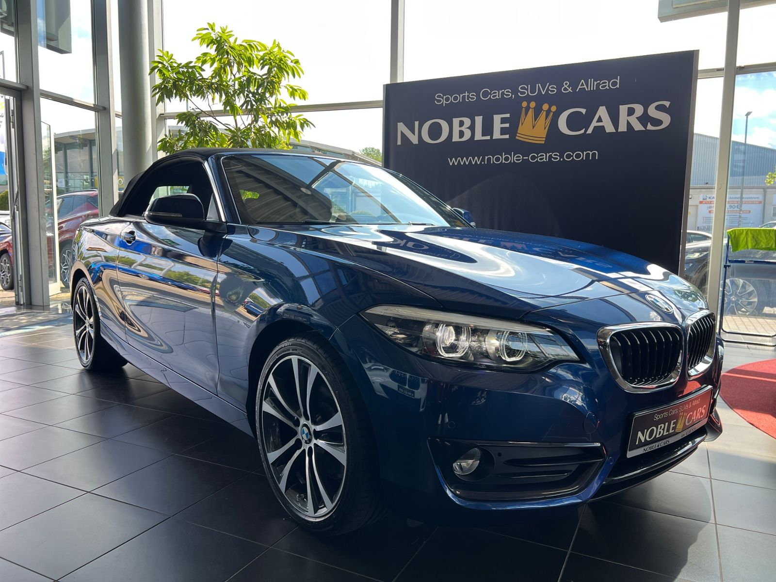 Fahrzeugabbildung BMW 230i Cabrio Sport Line H/K LEDER LED NAV RFK 18"