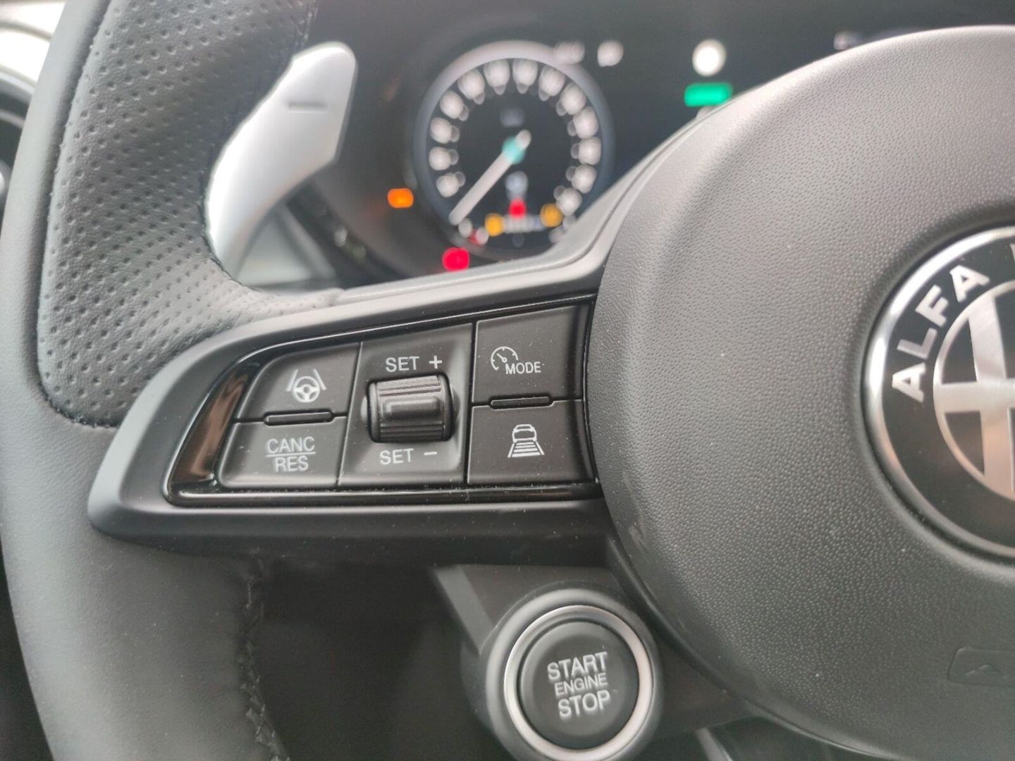 Fahrzeugabbildung Alfa Romeo Tonale Tributo Italiano 1.3 PHEV Q4 Harman Kardo