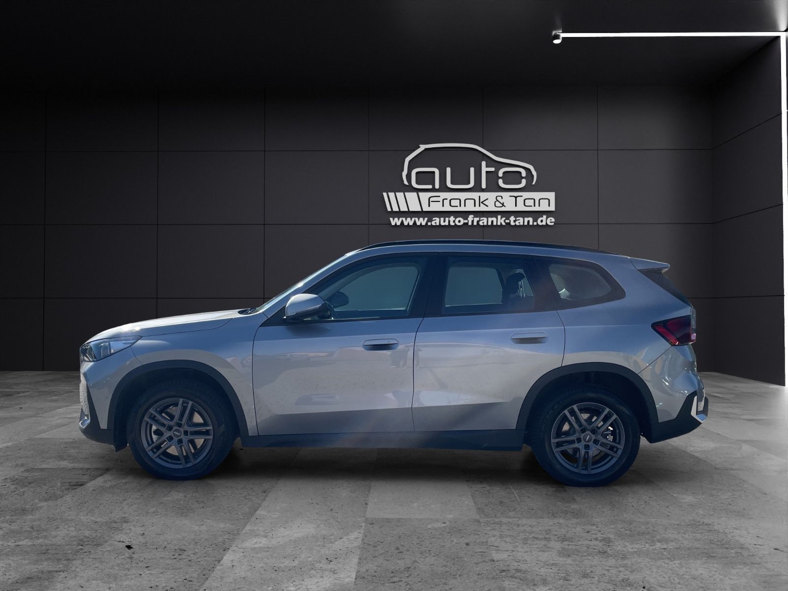 Fahrzeugabbildung BMW X1 23 i xDrive Shadow*Shzg*Pano*Navi*Cam