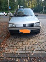 Peugeot 205 XR - Peugeot 205 mit Schiebedach