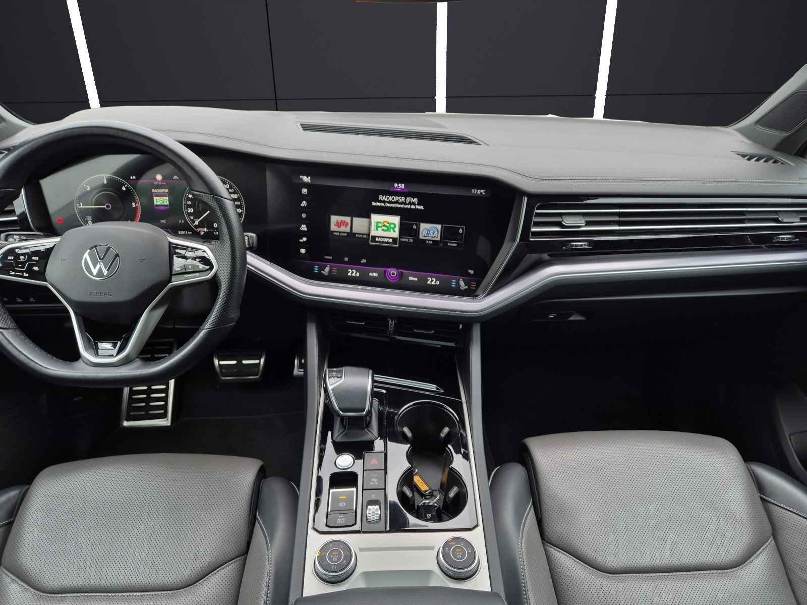 Fahrzeugabbildung Volkswagen Touareg TDI R-Line 4M Matrix Luft Navi Pano Lede