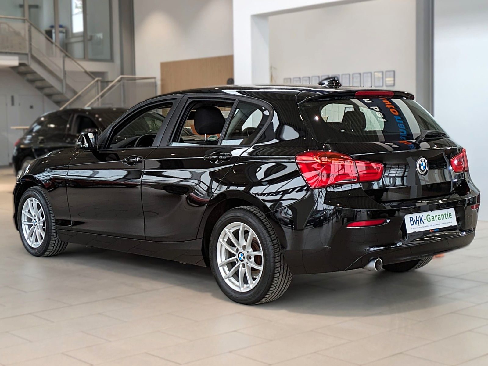 Fahrzeugabbildung BMW 116d 5 Trg KLIMAAUT NAVI SITZHZG PDC 1.HAND ALU