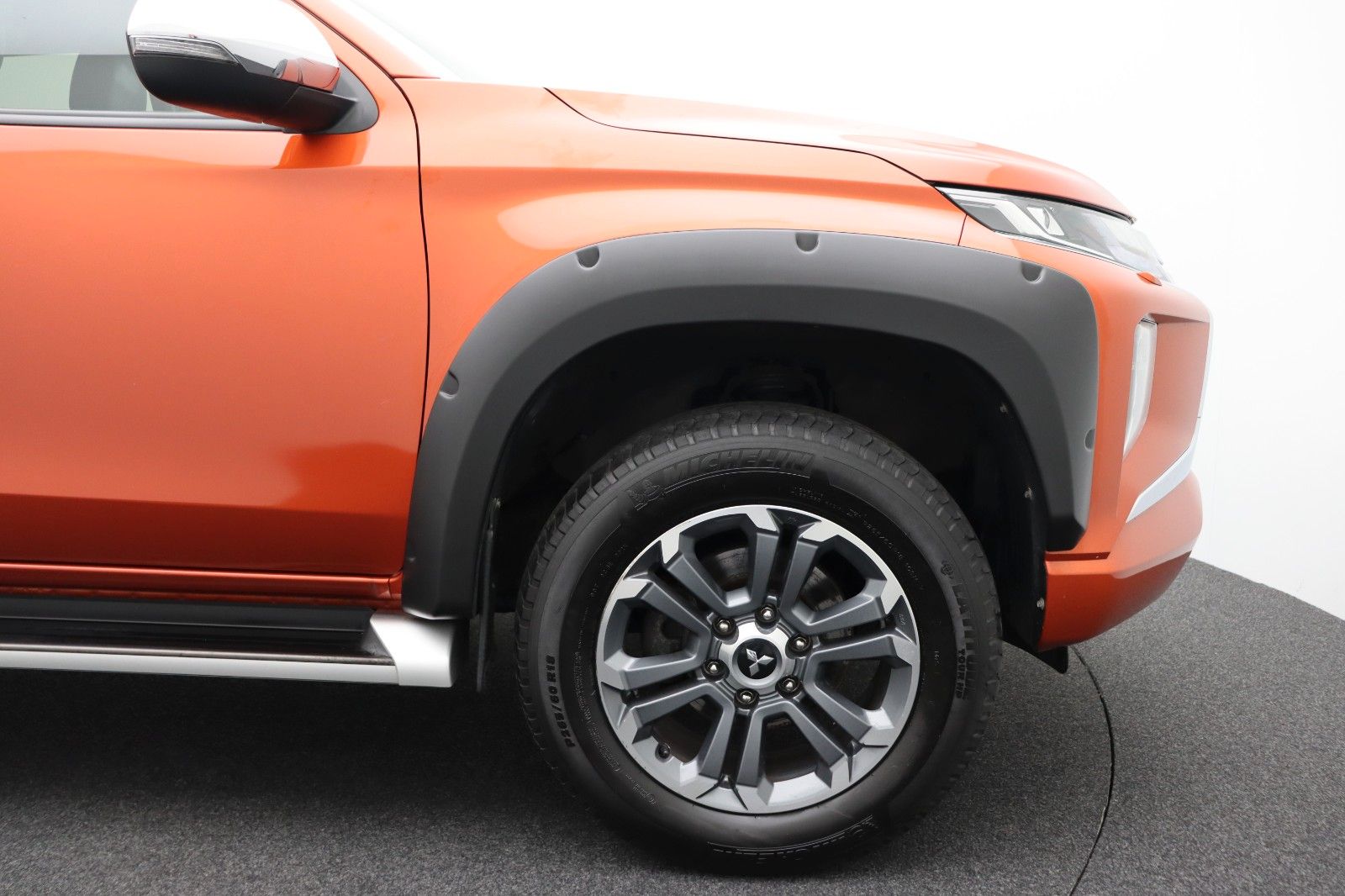 Fahrzeugabbildung Mitsubishi L200 TOP 2,2 DI-D AT DoKa 4WD