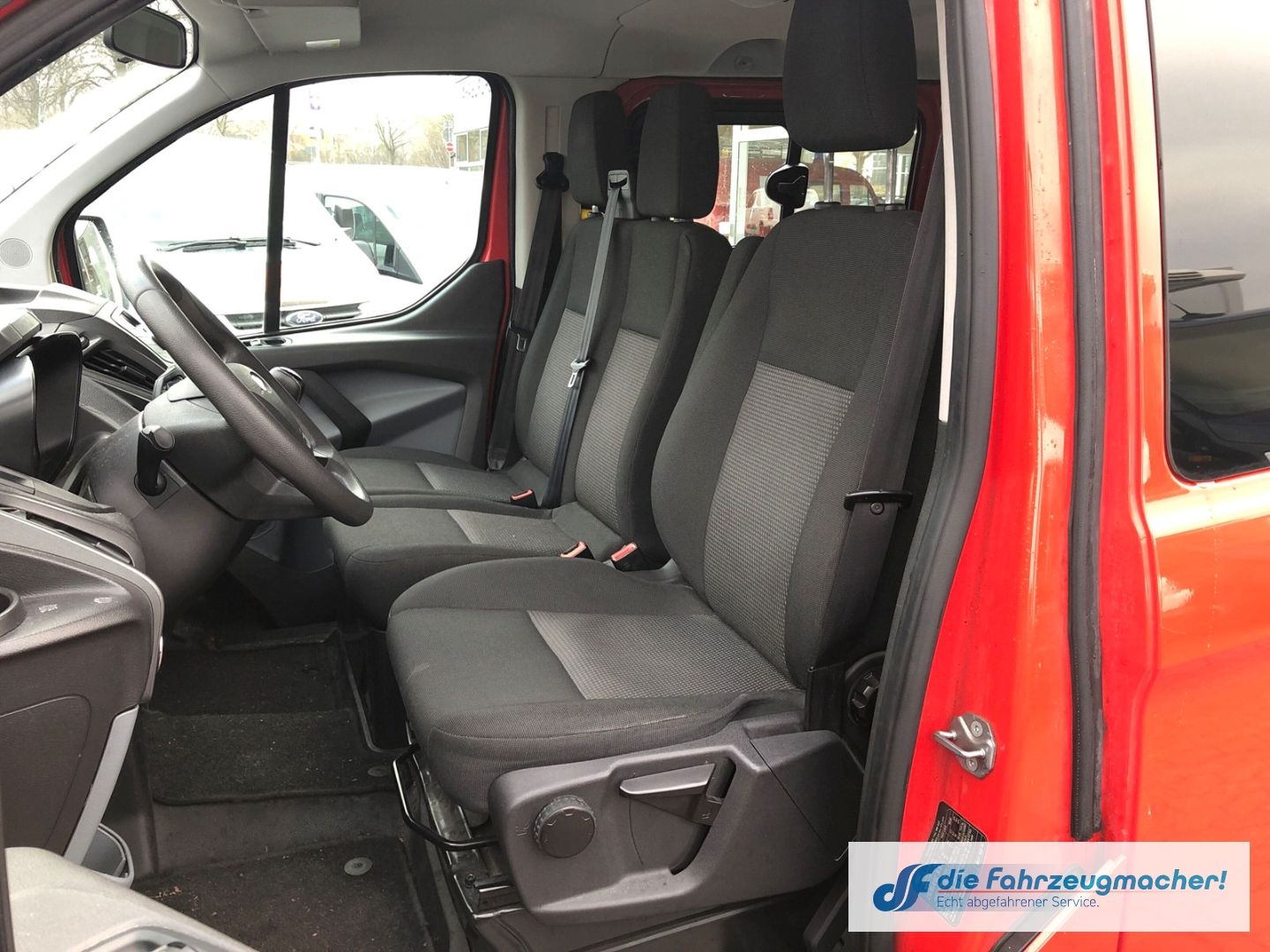 Fahrzeugabbildung Ford Transit Custom Kombi 300 L1 2.2 TDCi *1447 *EXPO