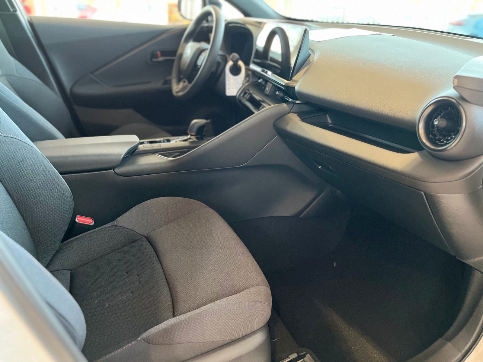 Fahrzeugabbildung Toyota C-HR Hybrid 1,8 Hybrid Teamplayer/Technik-Paket