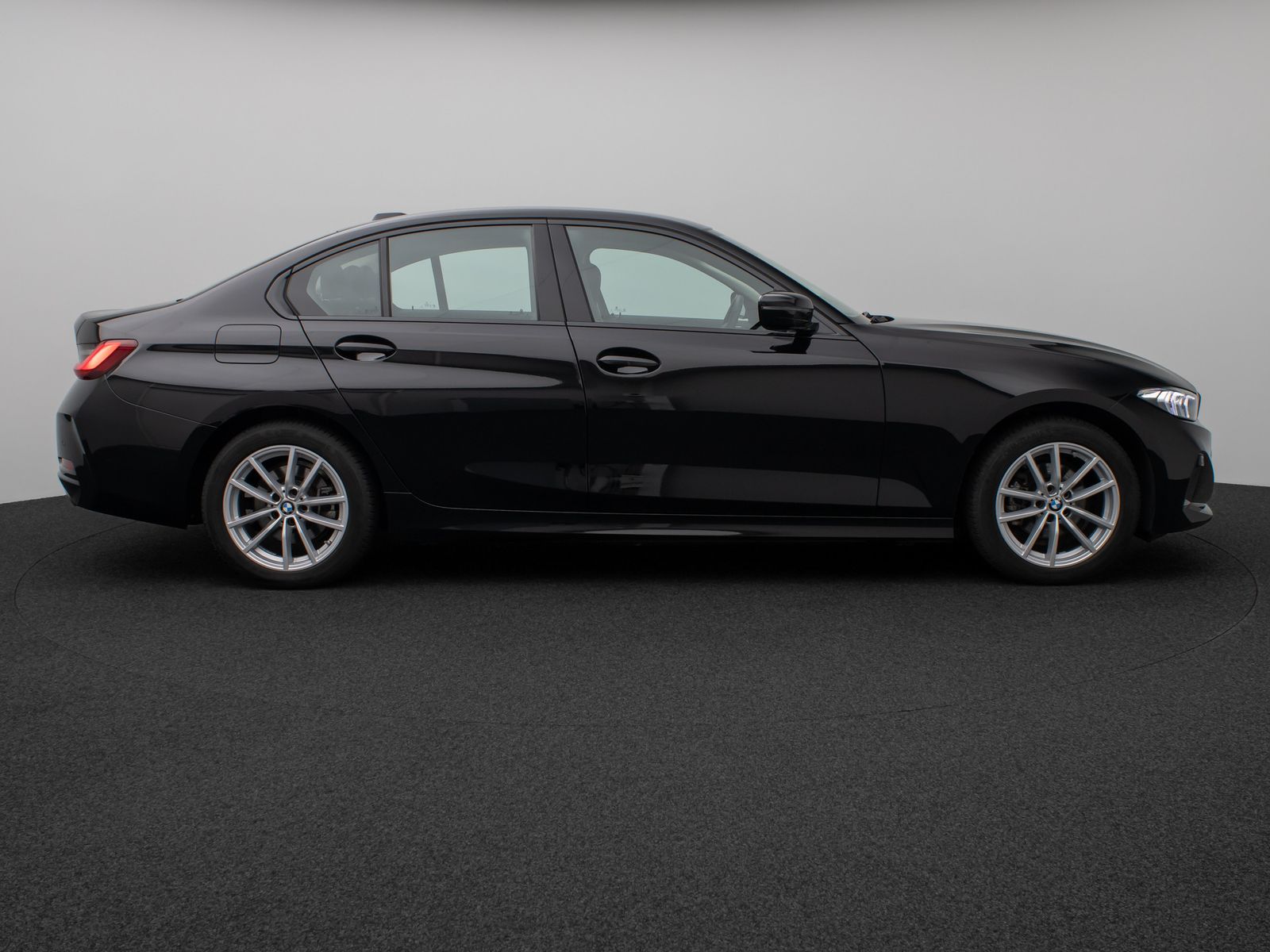 Fahrzeugabbildung BMW 318i DAB PDC Widscreen Geschwindigkeitsreg LED