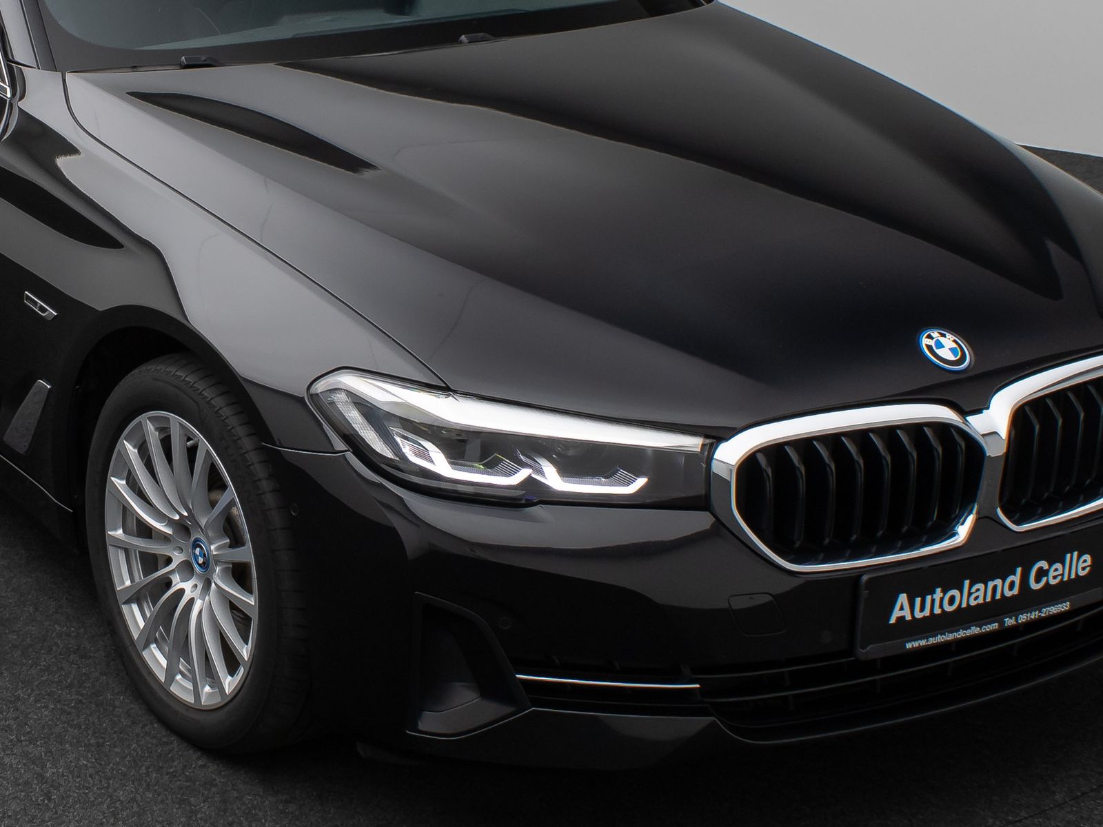 Fahrzeugabbildung BMW 530e xD Kamera Komfort DisplKey Alarm