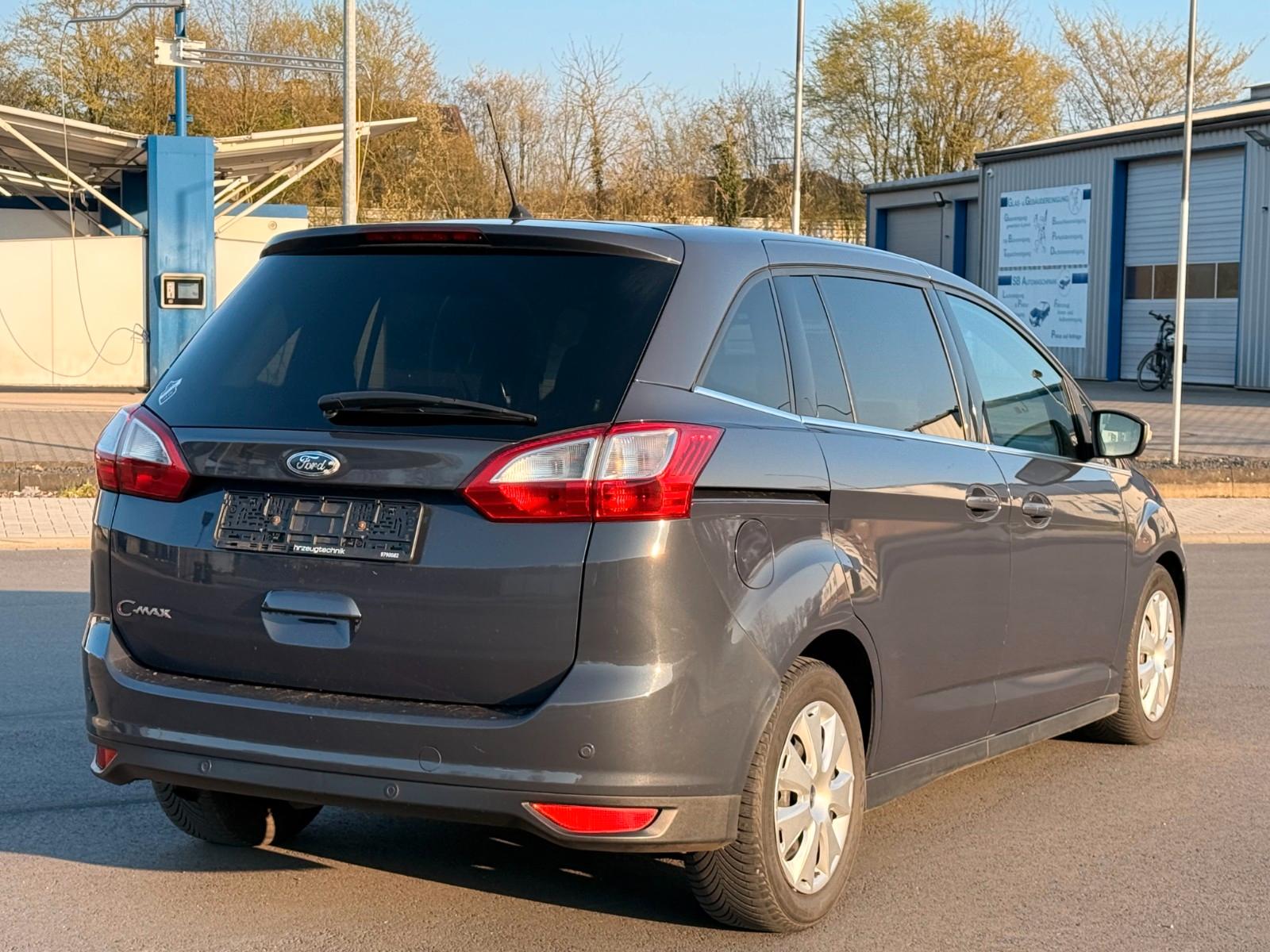 Ford Grand C-MAX 2012 — салон