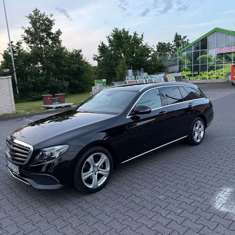 Image of Mercedes-Benz E 220