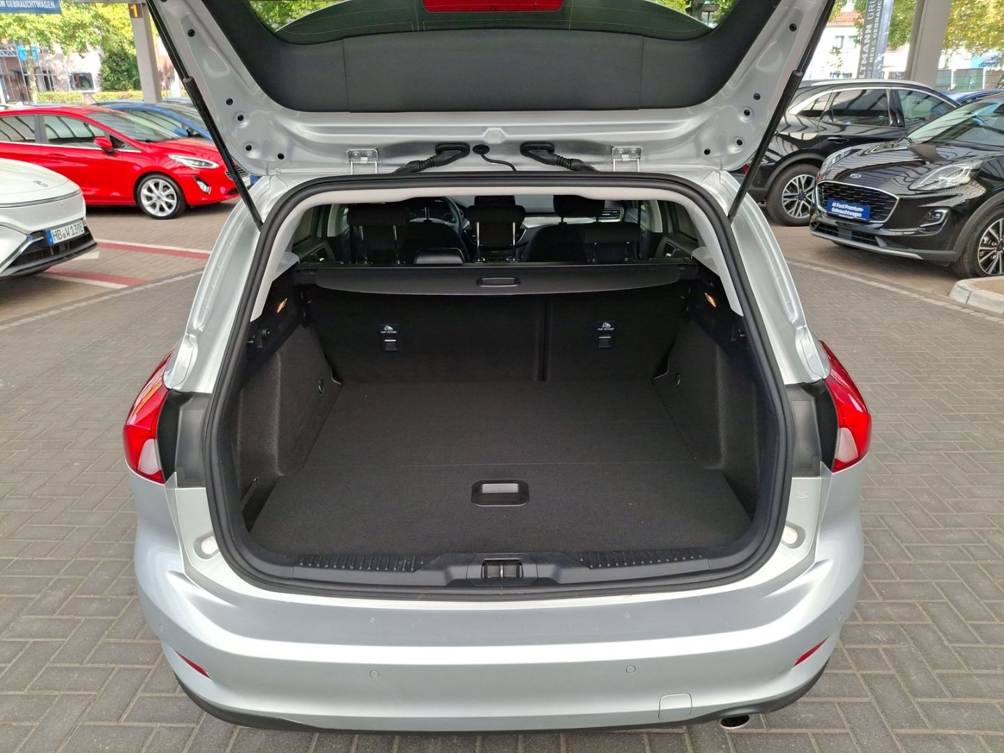 Fahrzeugabbildung Ford Focus Turnier Titanium 1.0 EcoBoost Mild-Hybrid