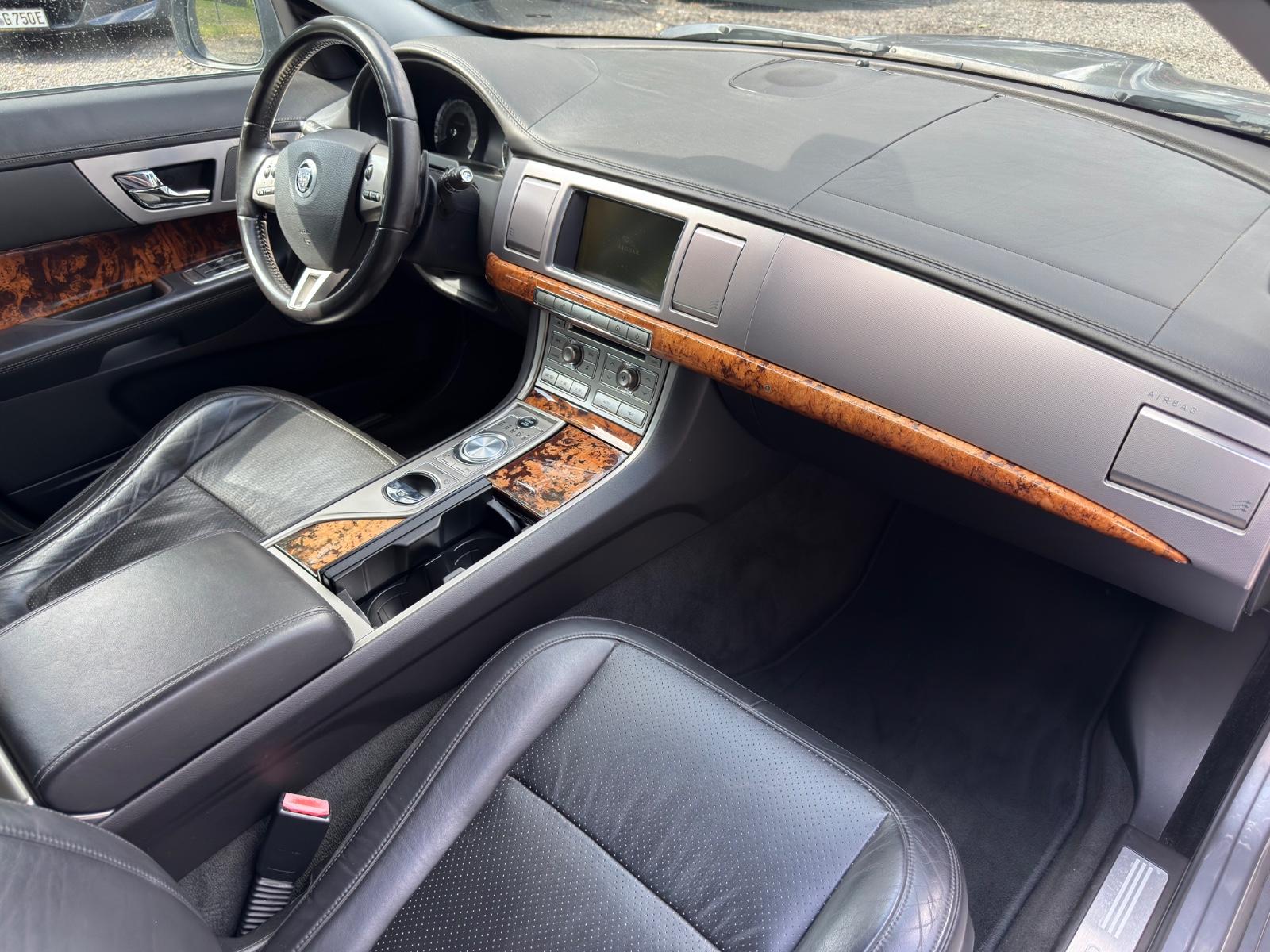 JAGUAR XF 4.2 V8 300CH LUXURY