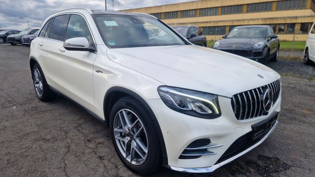 MERCEDES-BENZ GLC 300 4Matic AMG Pano Standeizung Distronic