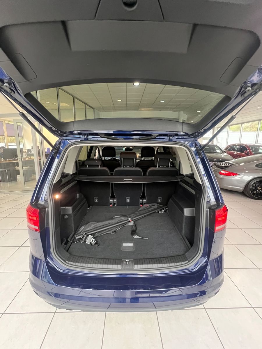Fahrzeugabbildung Volkswagen Touran Comfortline 2.0TDI DSG ACC*NAVI*ALCANTARA