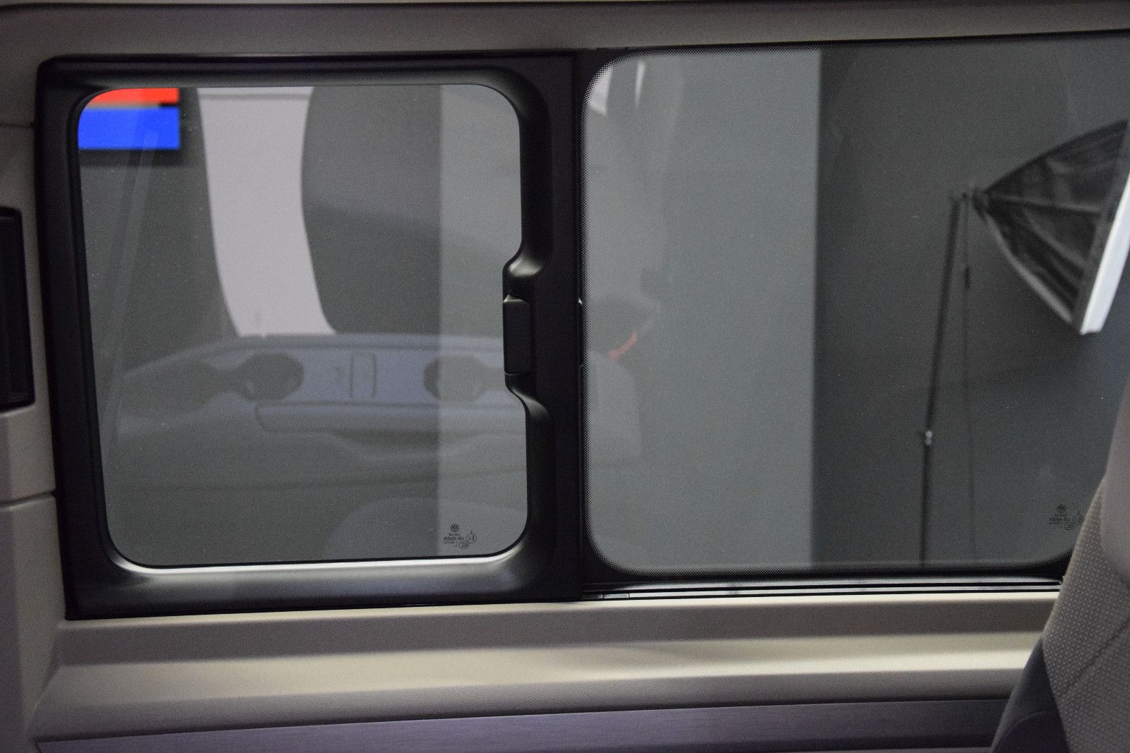 Fahrzeugabbildung Volkswagen T7 Multivan Edition lang Pano ACC vis-a-vis AHK