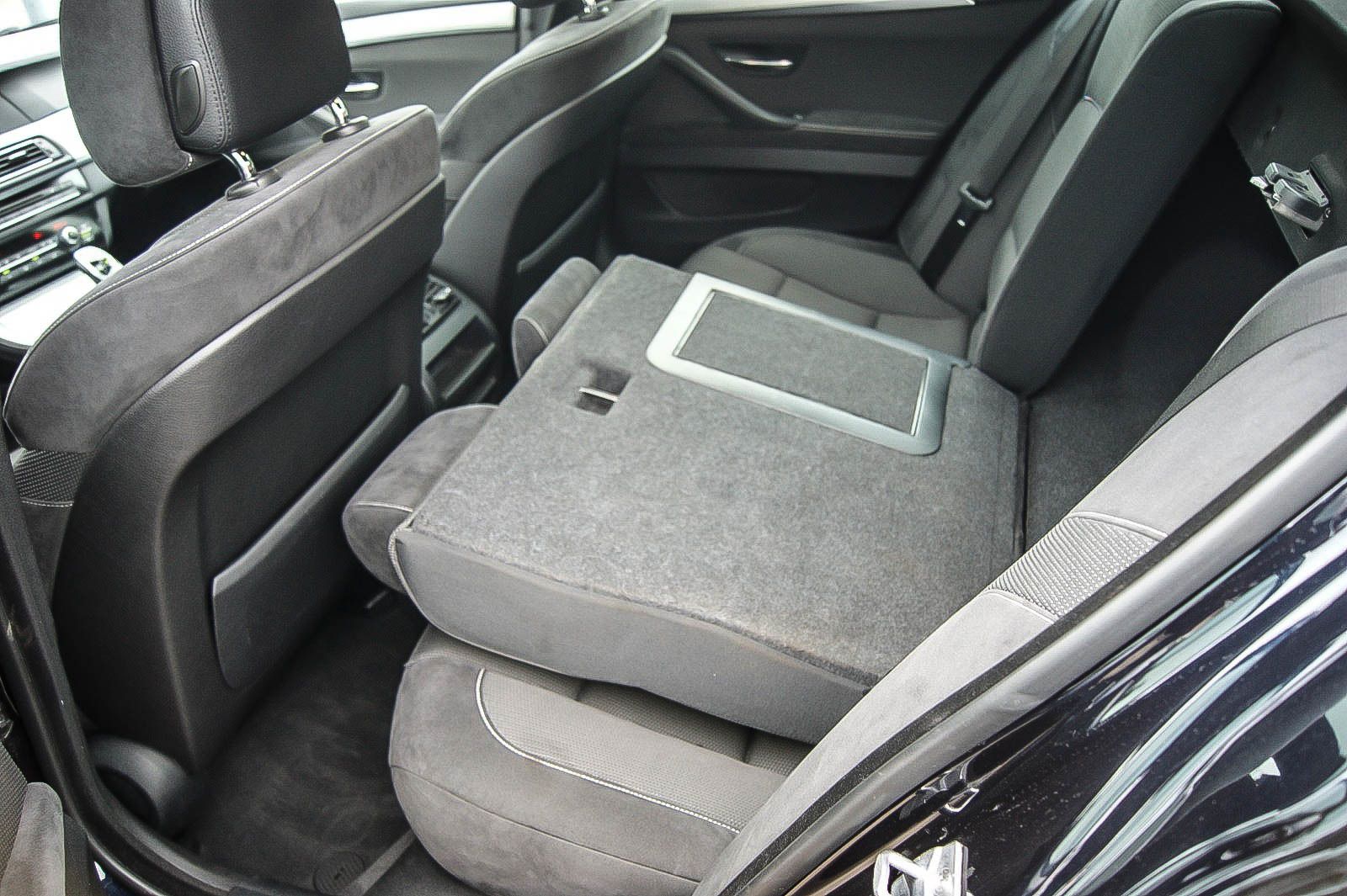 Fahrzeugabbildung BMW 525 d xDrive M-Sport SPORTPAKET SCHIEBEDACH STHZ