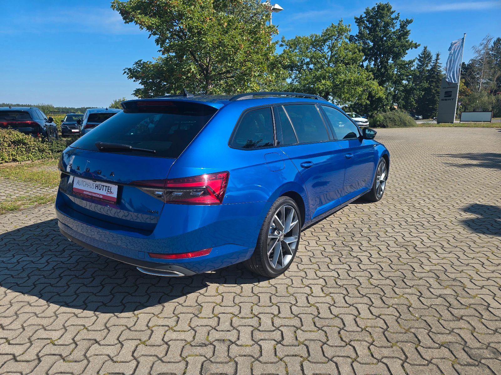 Fahrzeugabbildung SKODA Superb Combi Sportline 4x4 Matrix Navi ACC DCC 4