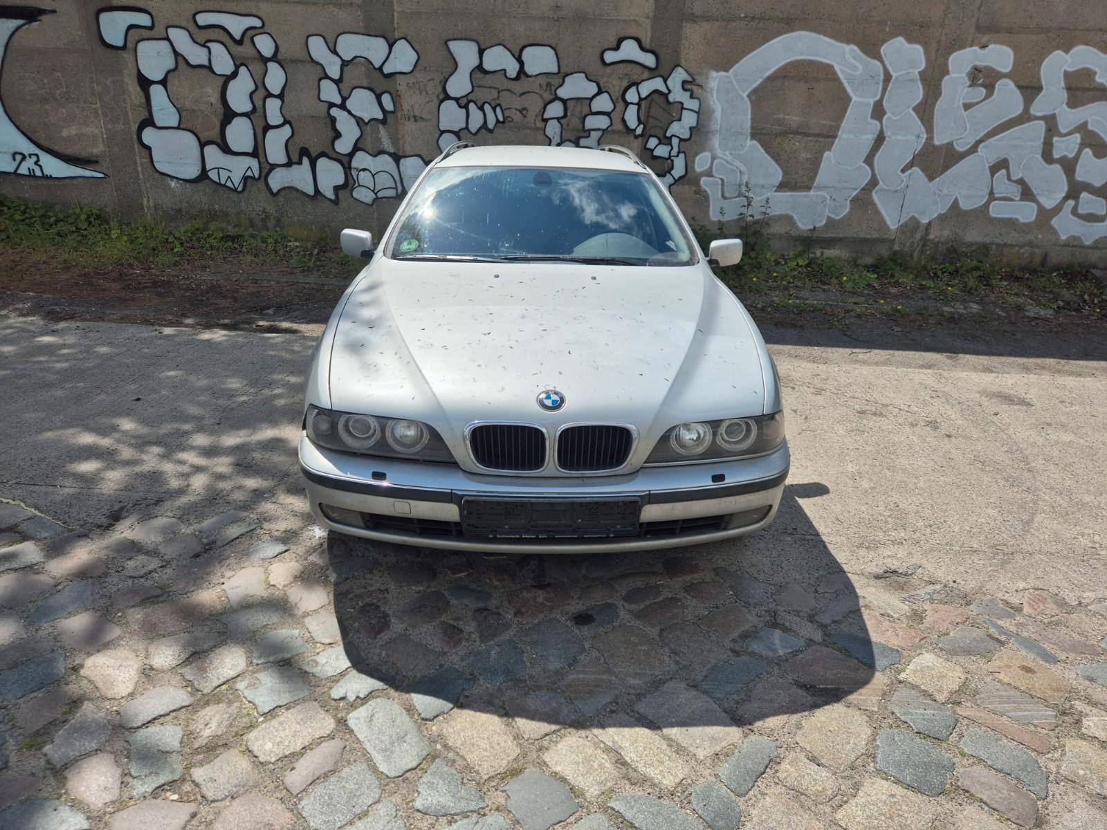 BMW 528i Touring