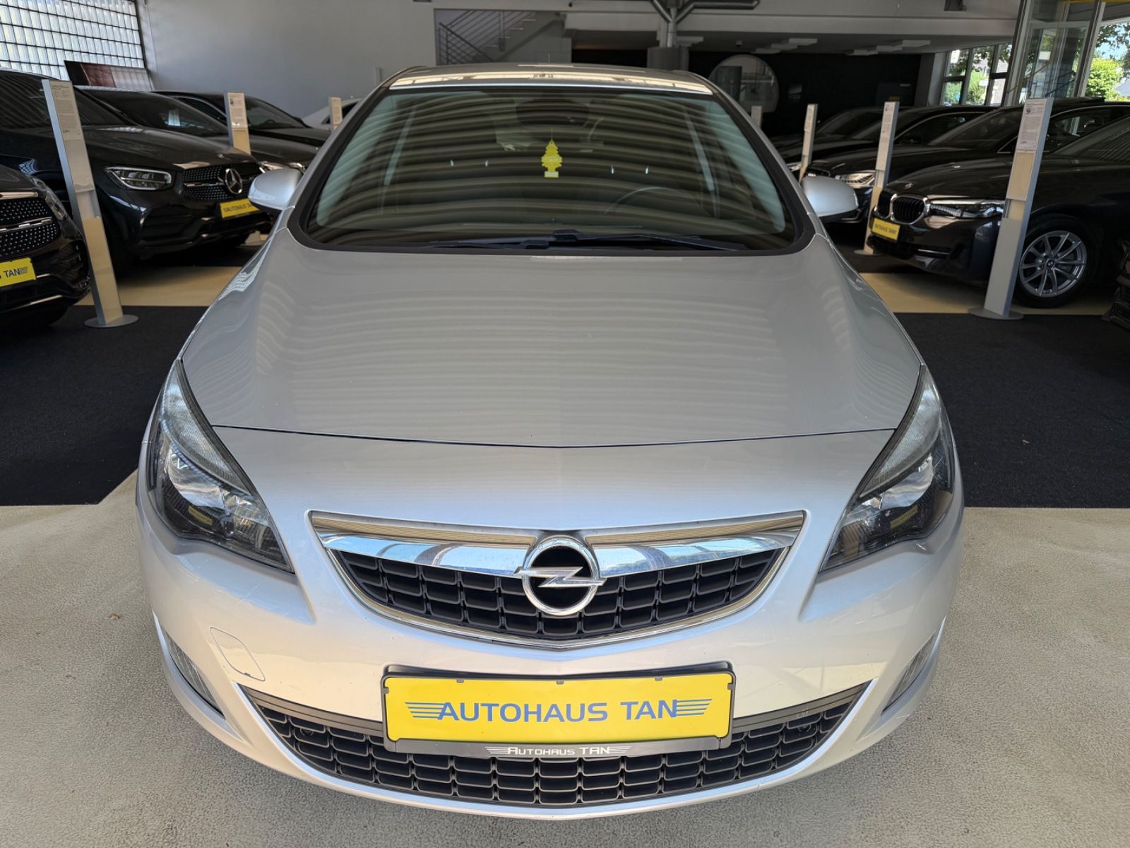 Fahrzeugabbildung Opel Astra J Lim. 5-trg. Sport