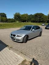 BMW E90 318i Facelift - BMW 3er Reihe aus 2009: Facelift