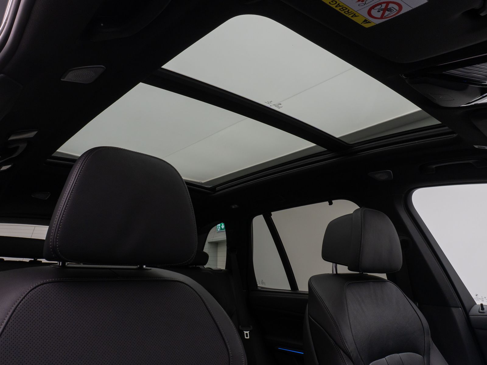 Fahrzeugabbildung BMW X5 xD45e M Sport Panorama Laser 360°HUD DAB B&W