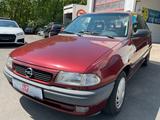 Opel Astra 1.6 GL Schiebedach 1 Hand TÜV 10-2026 - gebrauchte Opel Astra aus dem Jahr 1995