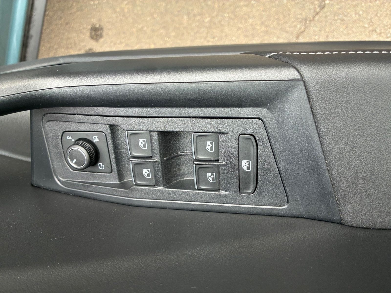 Fahrzeugabbildung Volkswagen T-Roc 1.5 TSI Goal LED,Navi,PDC,SHZ,ACC,Virtual