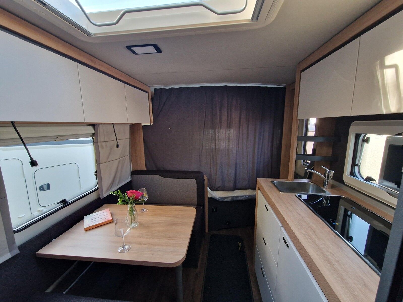 Fahrzeugabbildung Knaus Sport 500 KD 3 Stockbett mit Garagentür, 1800 kg