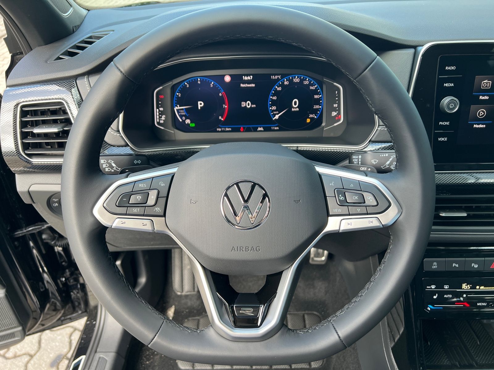 Fahrzeugabbildung Volkswagen T-Cross R-Line 1.5 TSI DSG *AHK,IQ.LIGHT,ACC,App
