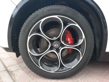 Alfa-Romeo Stelvio - 10