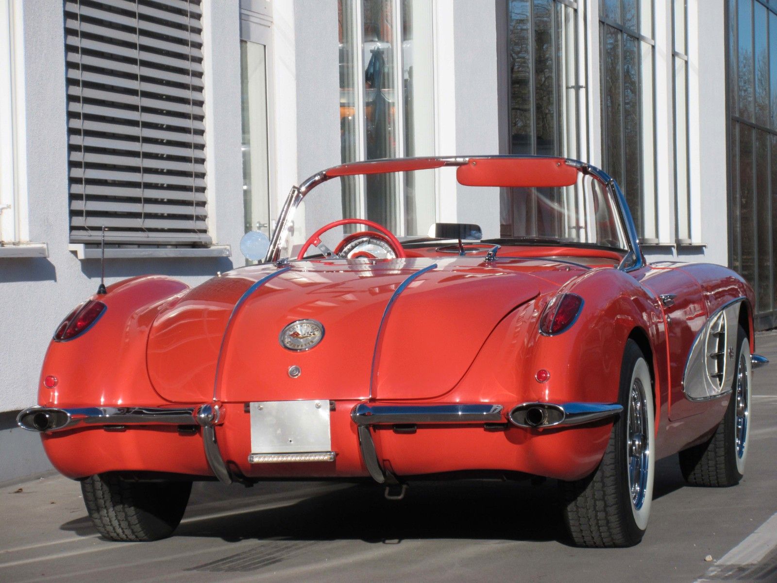 Vehicle photo 6
