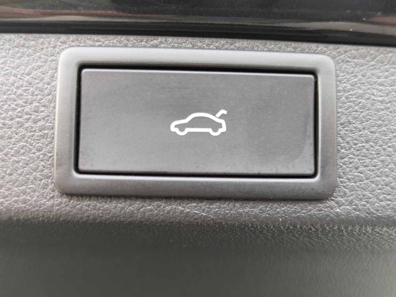 Fahrzeugabbildung SKODA Octavia 1.5 DSG Sportline PANO*MATRIX*AHK*5J.GAR