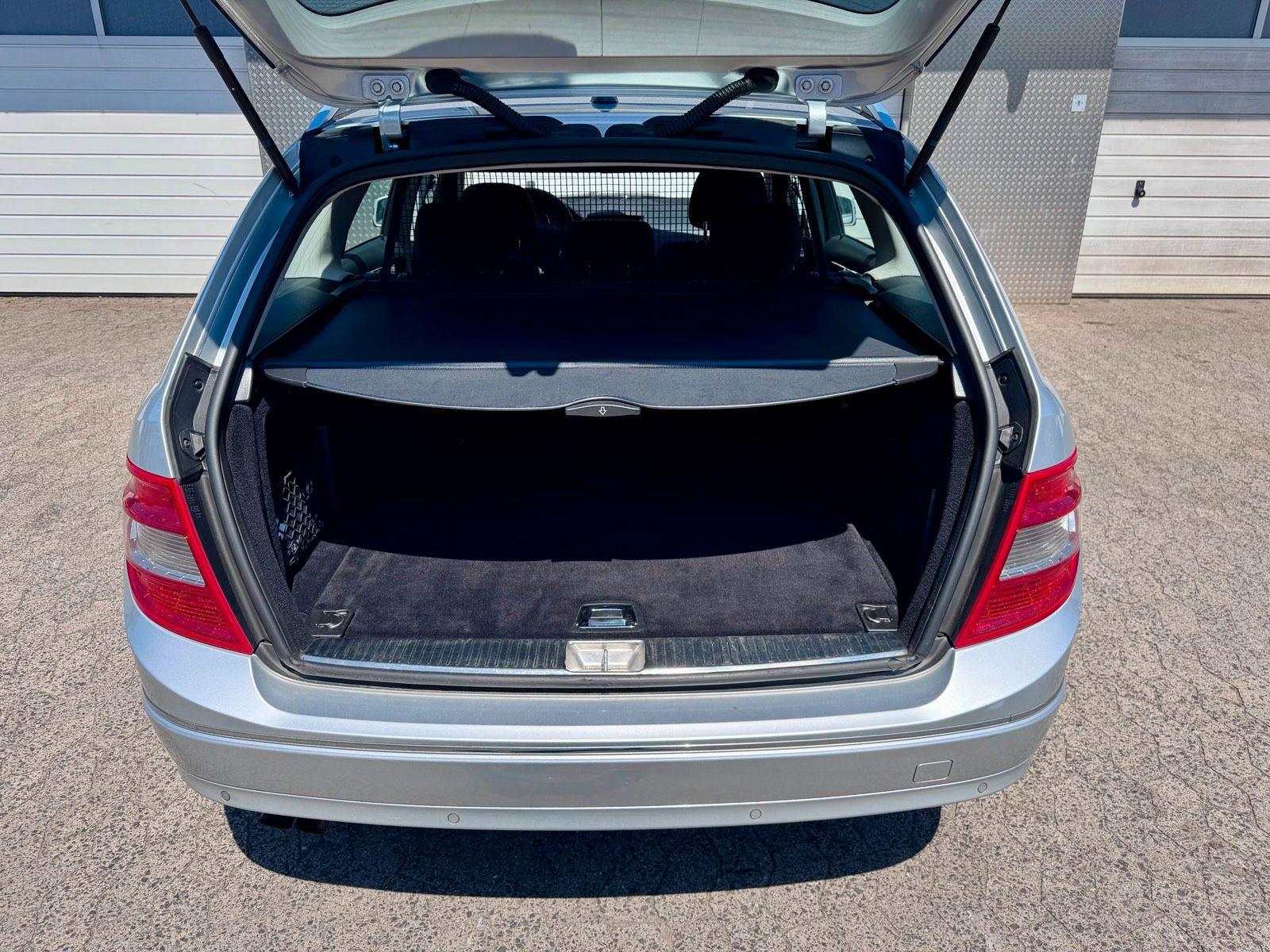 Mercedes-Benz C180 2010 — photo 14