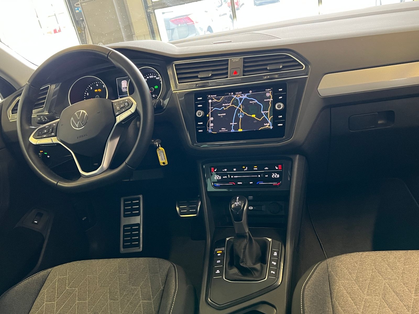 Fahrzeugabbildung Volkswagen Tiguan MOVE 1.5 TSI DSG *AHK, LED, Navi, 17'-LM*