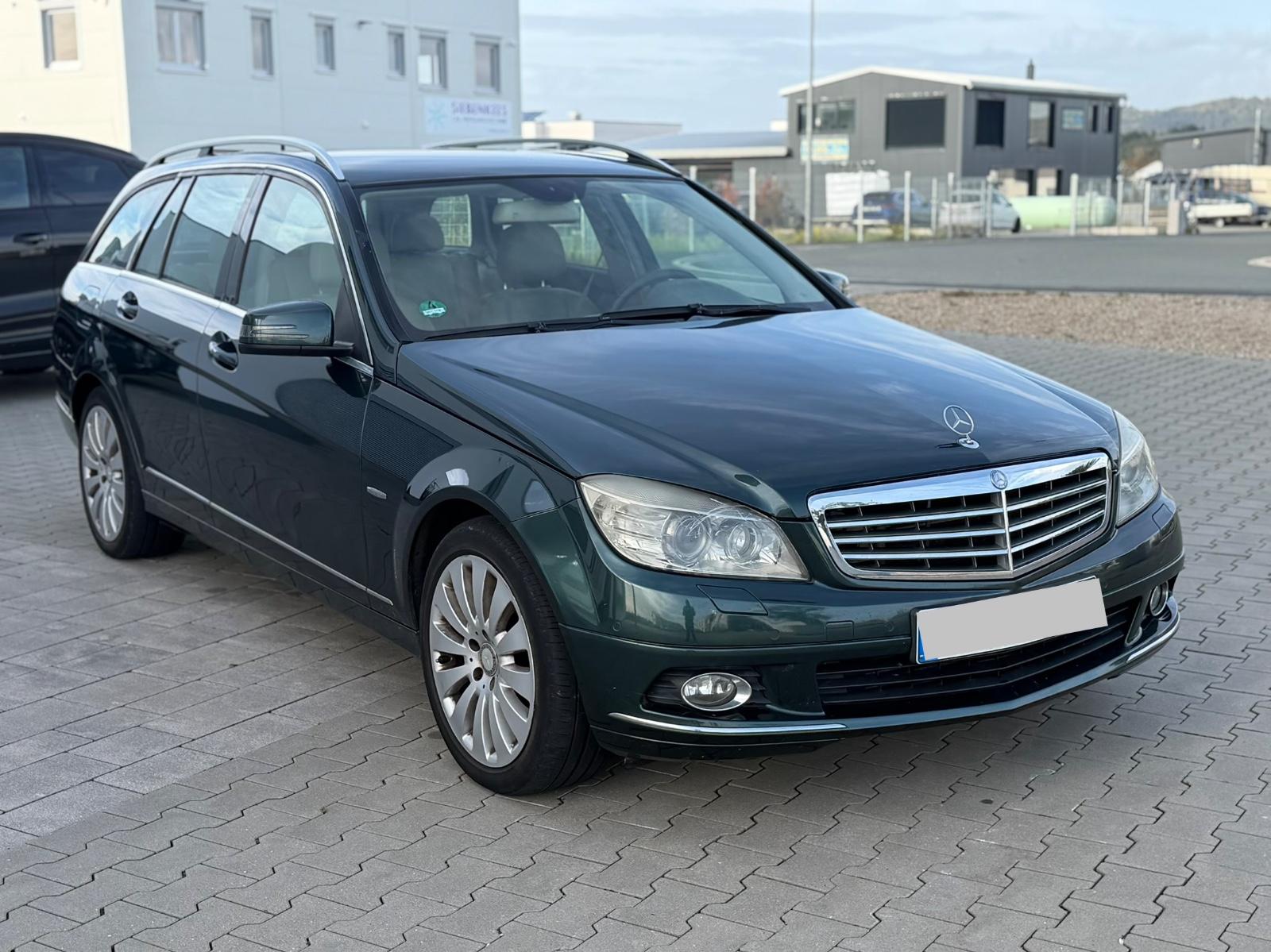 Mercedes-Benz C350 2009 — interior