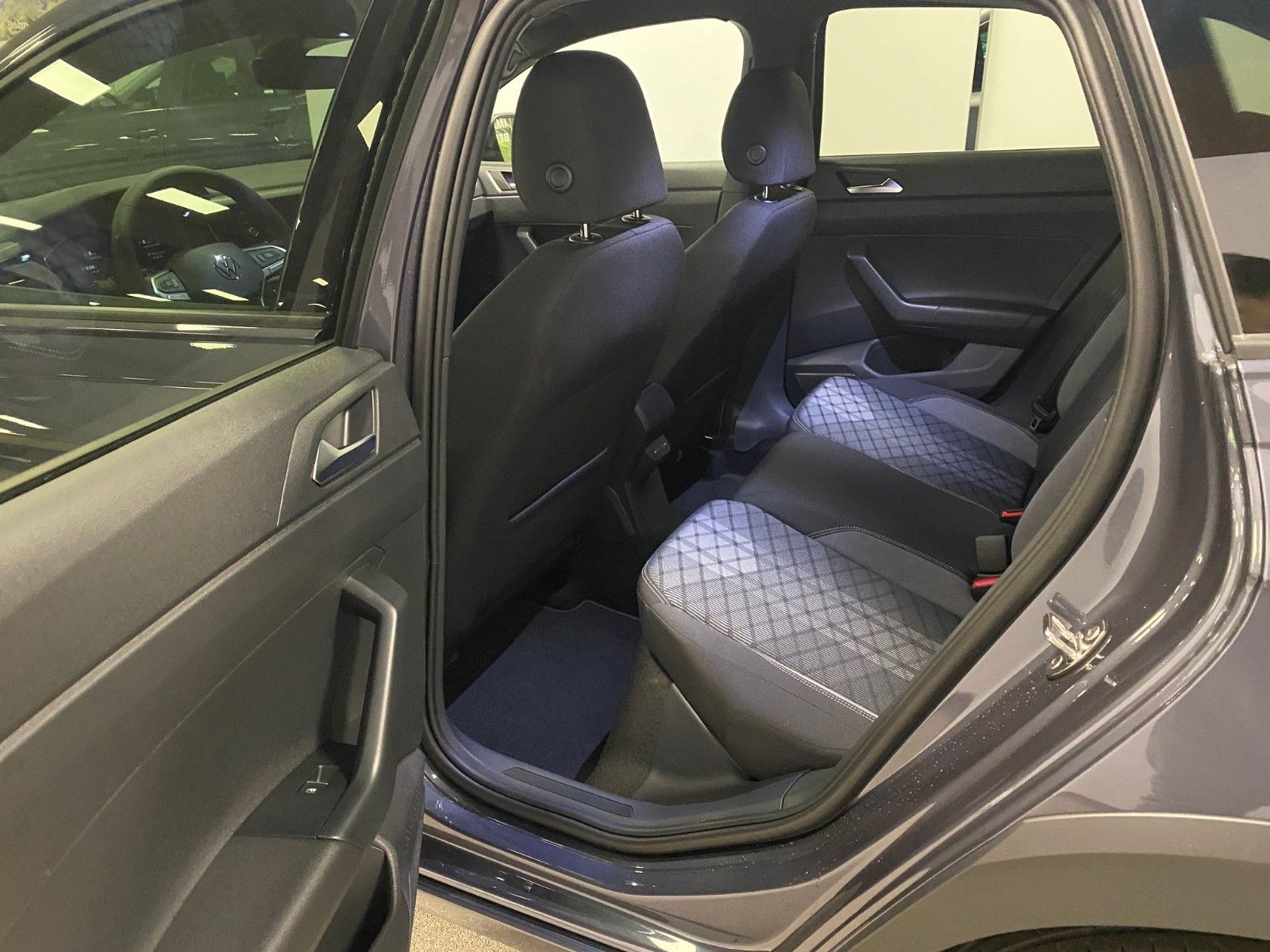 Fahrzeugabbildung Volkswagen Taigo 1.5 TSI OPF DSG R-Line+ MATRIX LED+ACC+18"