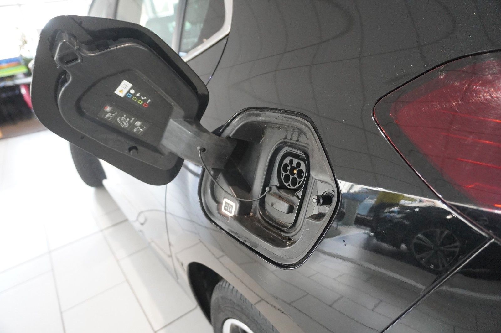 Fahrzeugabbildung Opel Corsa-e  ELEGANCE SHZ|16"ALU|PDC|SHZ|KAMERA
