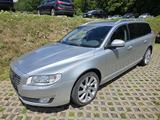 Volvo V70 Kombi Momentum sehr gepflegt - silberne Volvo V70