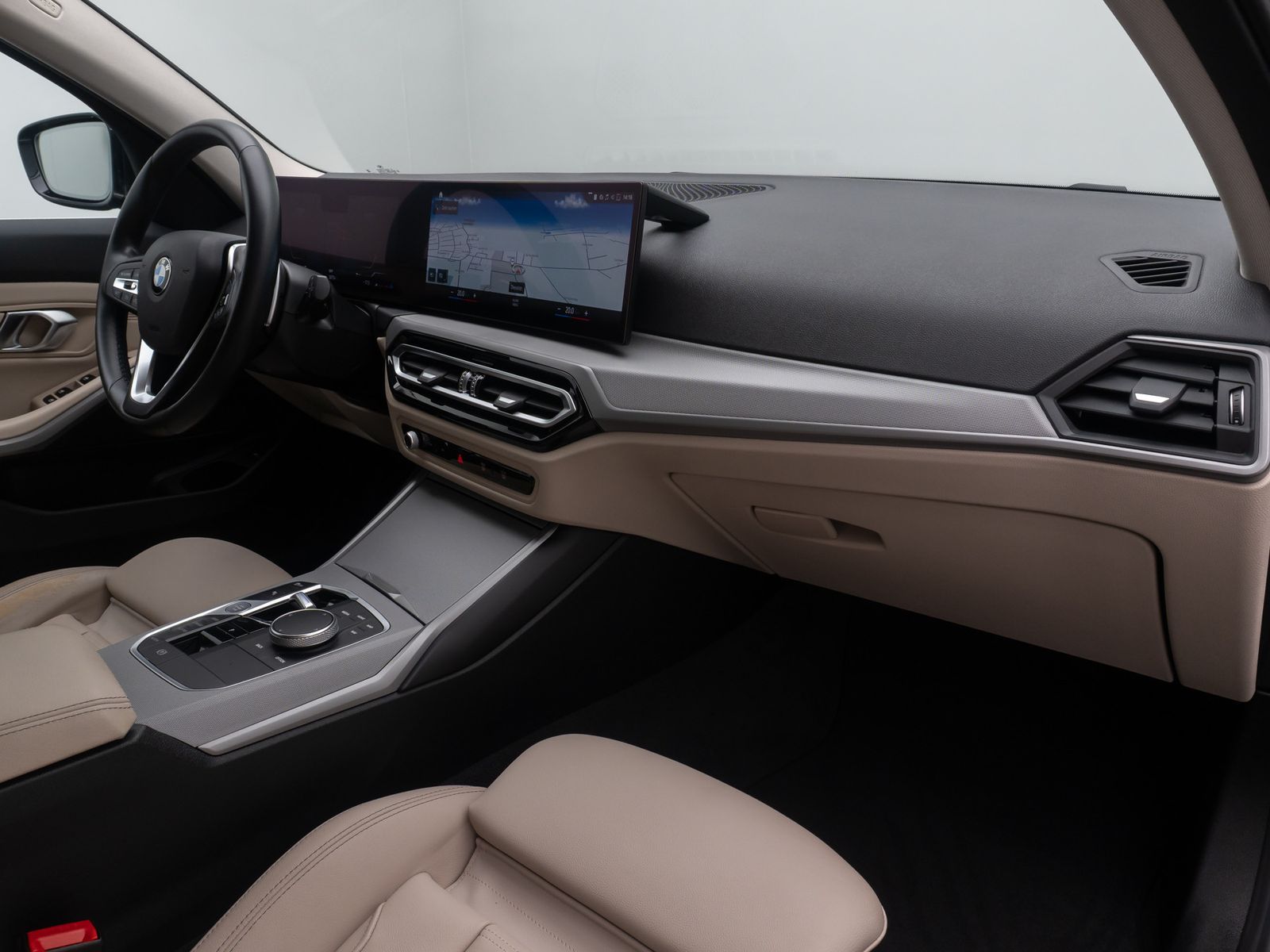 Fahrzeugabbildung BMW 318d GeschwindigReg DAB CockpitPlus Sportsitz