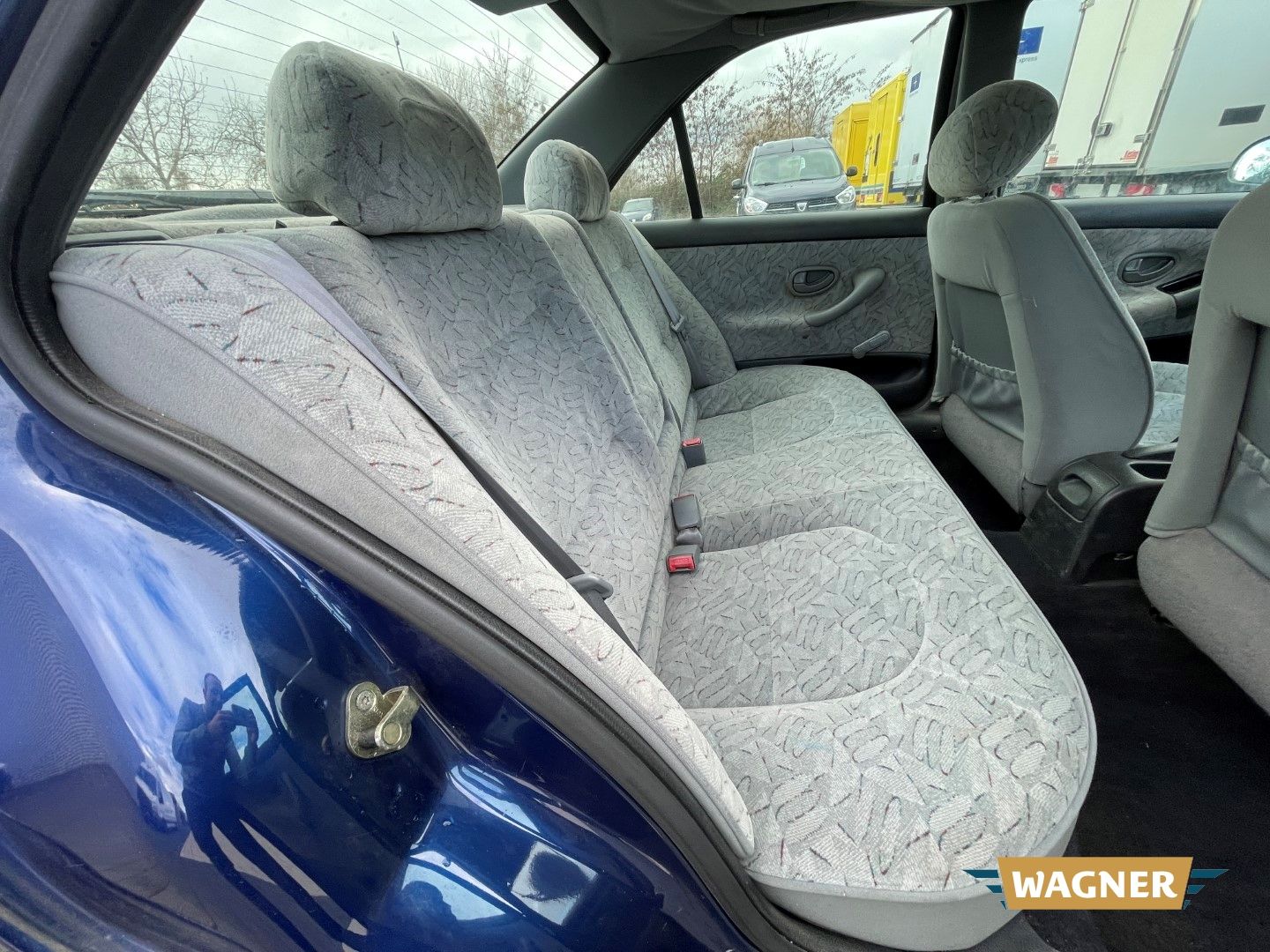 Fahrzeugabbildung Peugeot 406 SR Klimaanlage Servolenkung Motorschaden