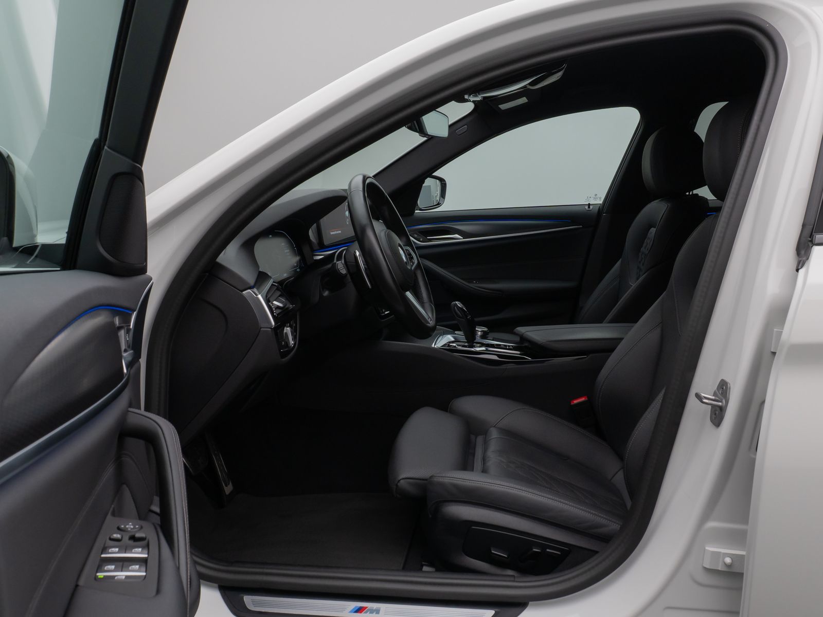 Fahrzeugabbildung BMW 530d M Sportpaket Pro Kamera DAB HiFi Alarm AHK