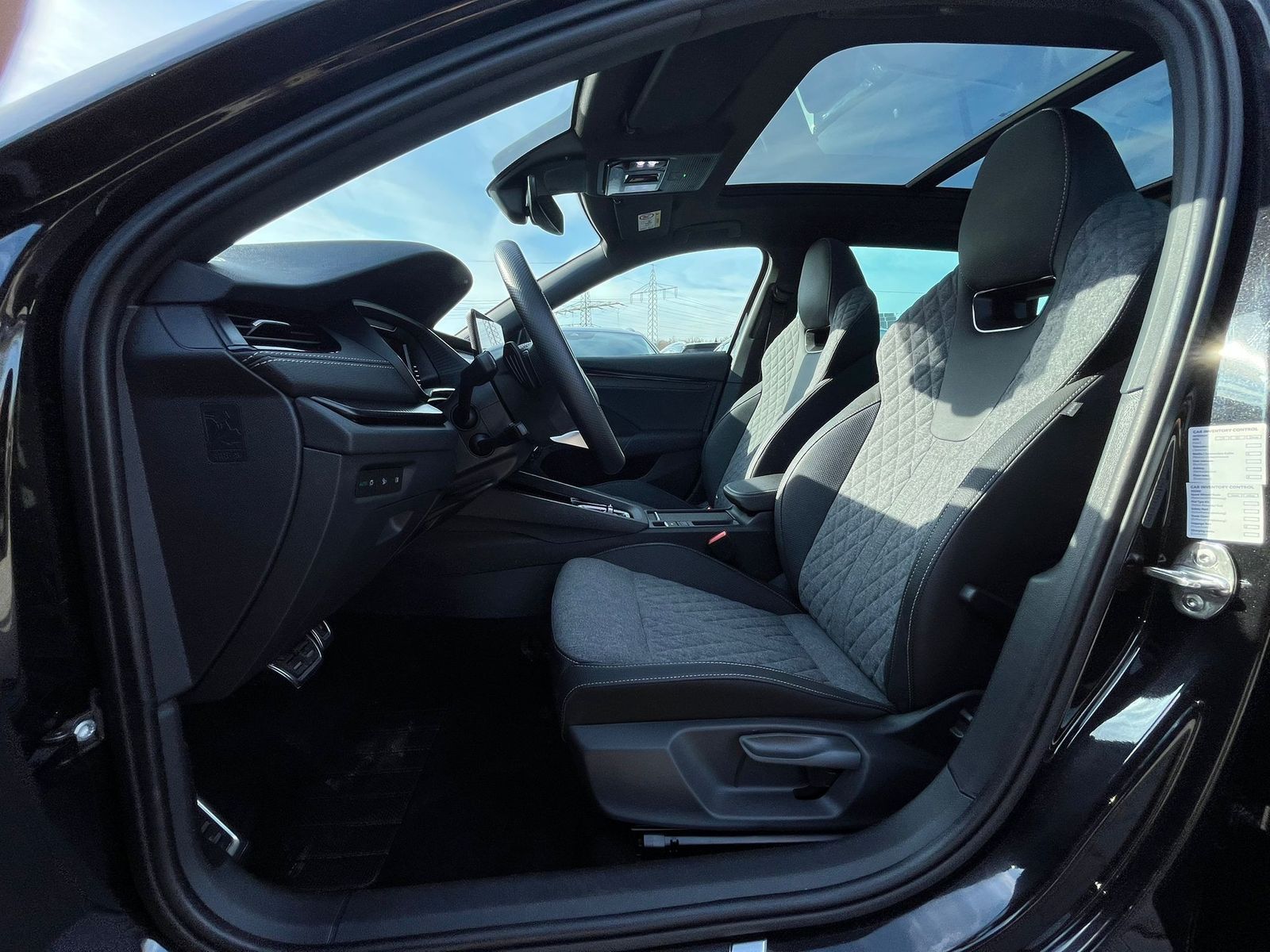 Fahrzeugabbildung SKODA Octavia 1.5 DSG Sportline PANO*MATRIX*AHK*5J.GAR
