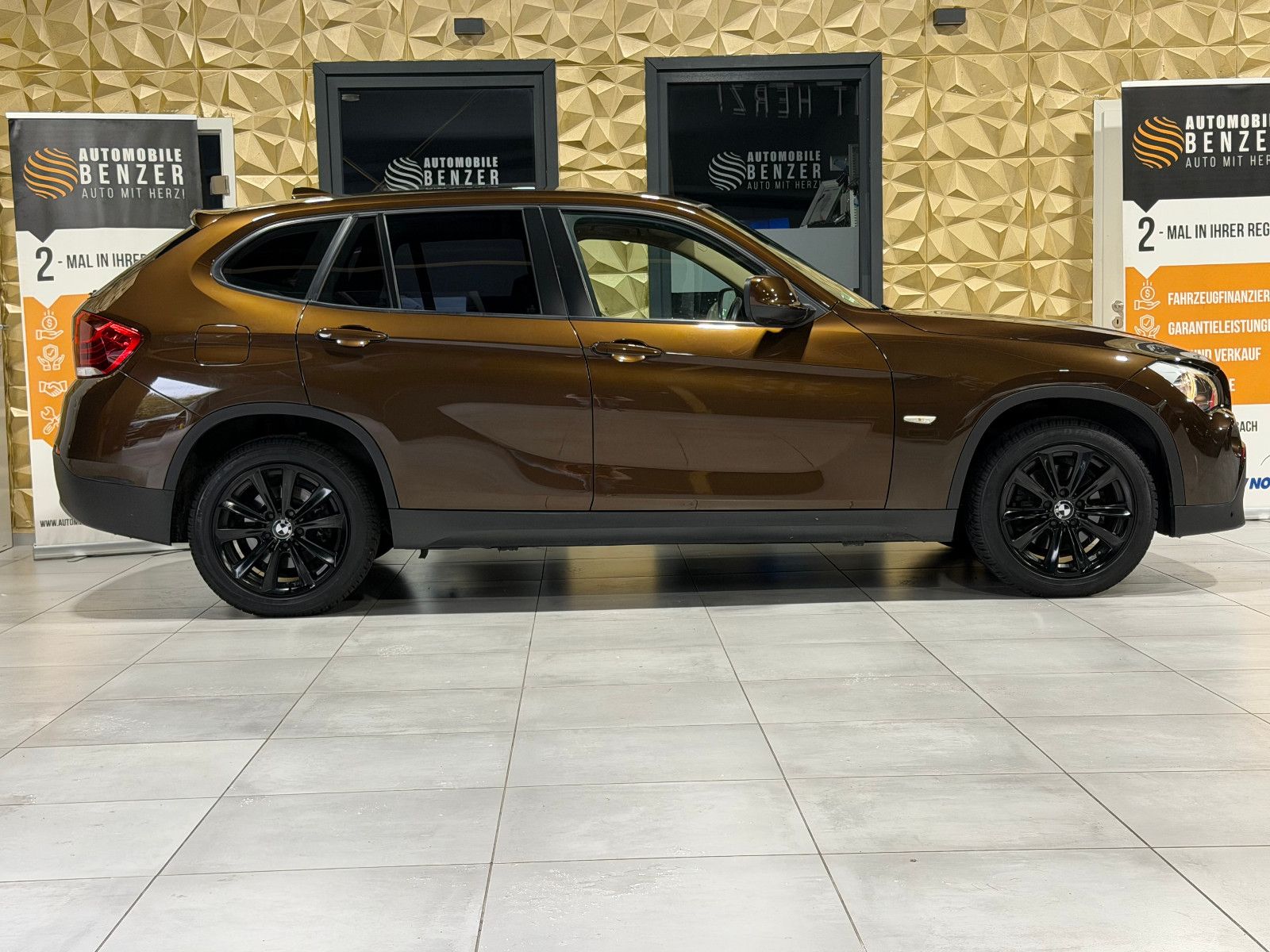 Fahrzeugabbildung BMW X1 20 i sDrive/NAVI/LEDER/XENON/KAMERA