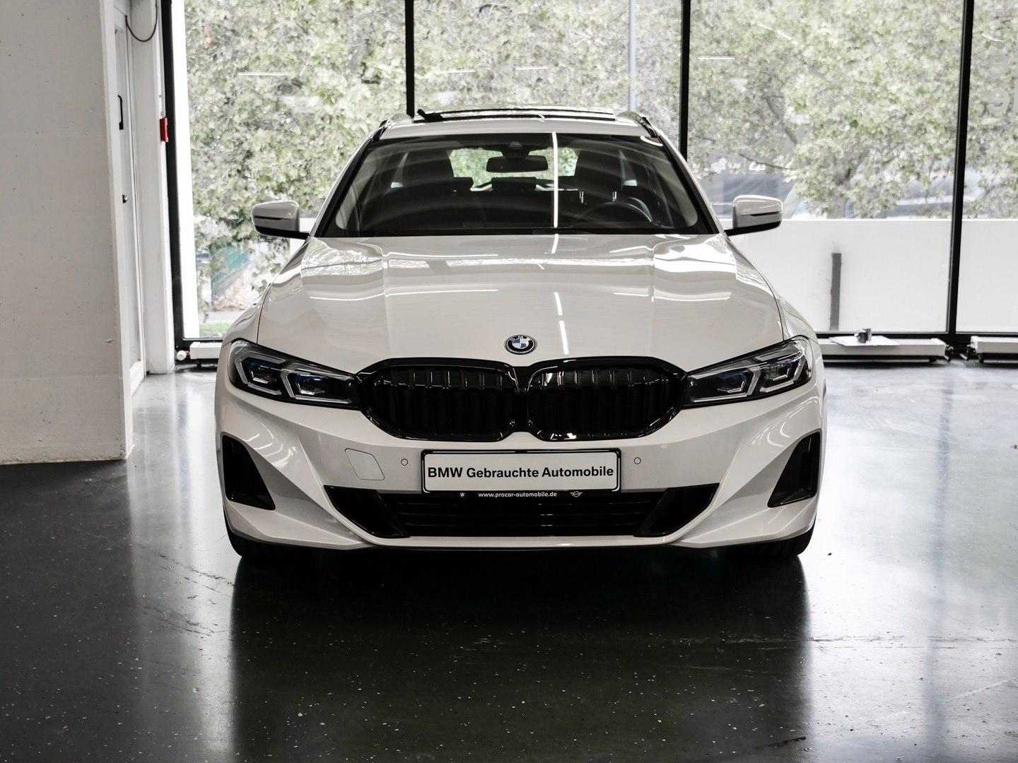 BMW 330e Aut Nav LED Pano Drive+Park HiFi 19"