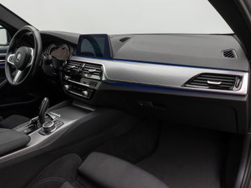 Fahrzeugabbildung BMW 520d xDr Tour HUD DAB Komfortzugang HI-FI