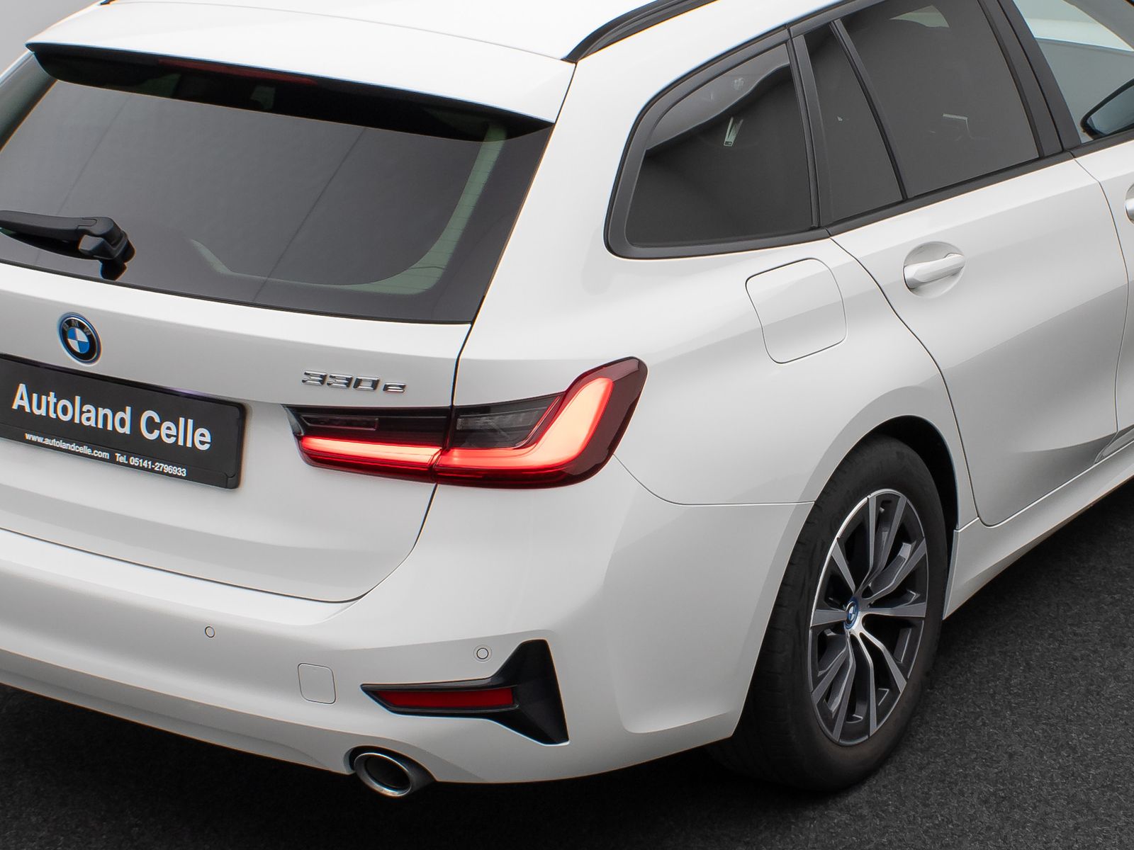 Fahrzeugabbildung BMW 330e DAB CockPitPr Lenkrhz PDC Stop&Go Alarm AHK