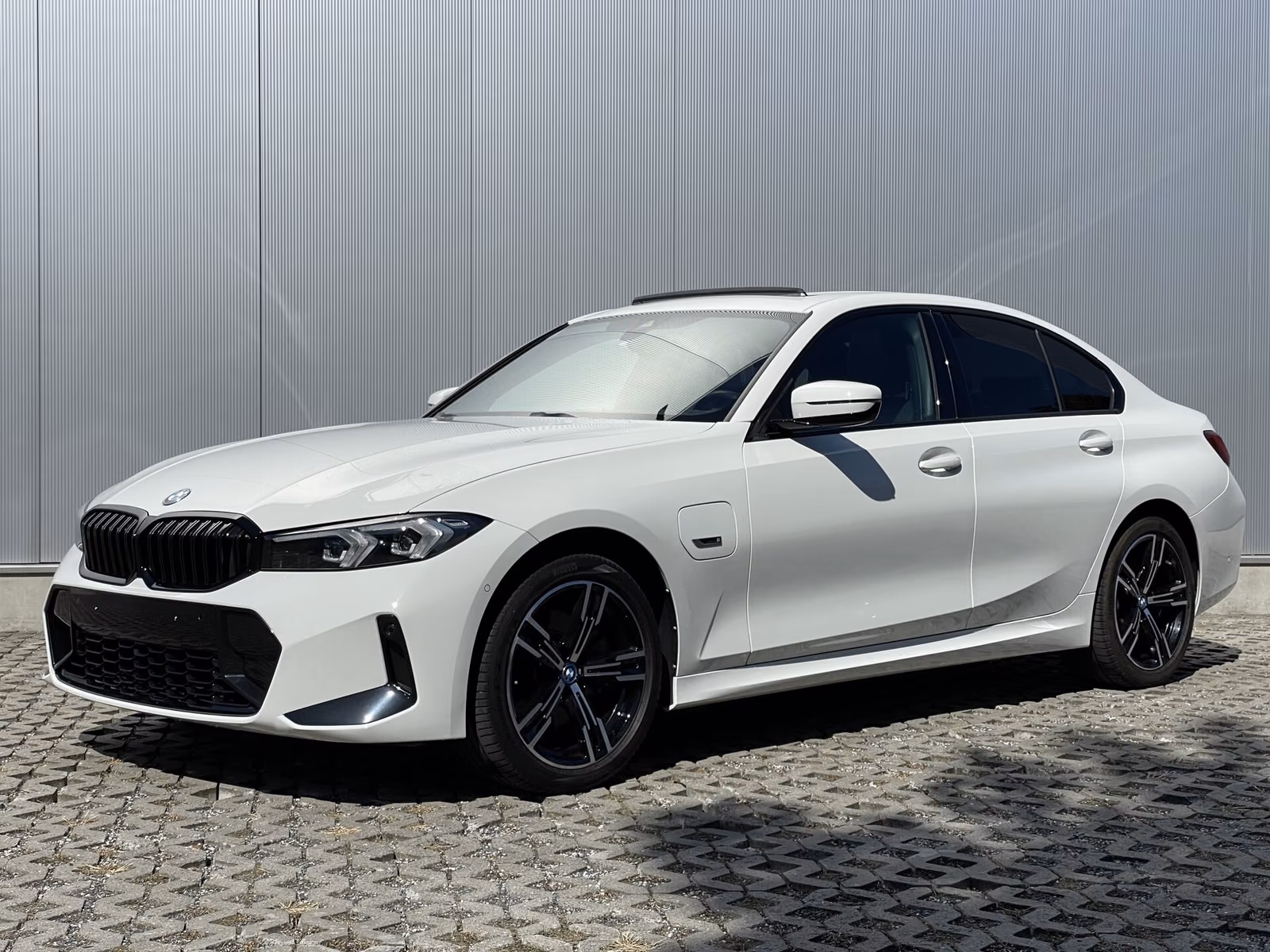 BMW 330 e M-sport PHEV Sedan SUNROOF MEMORY XTRABOOS