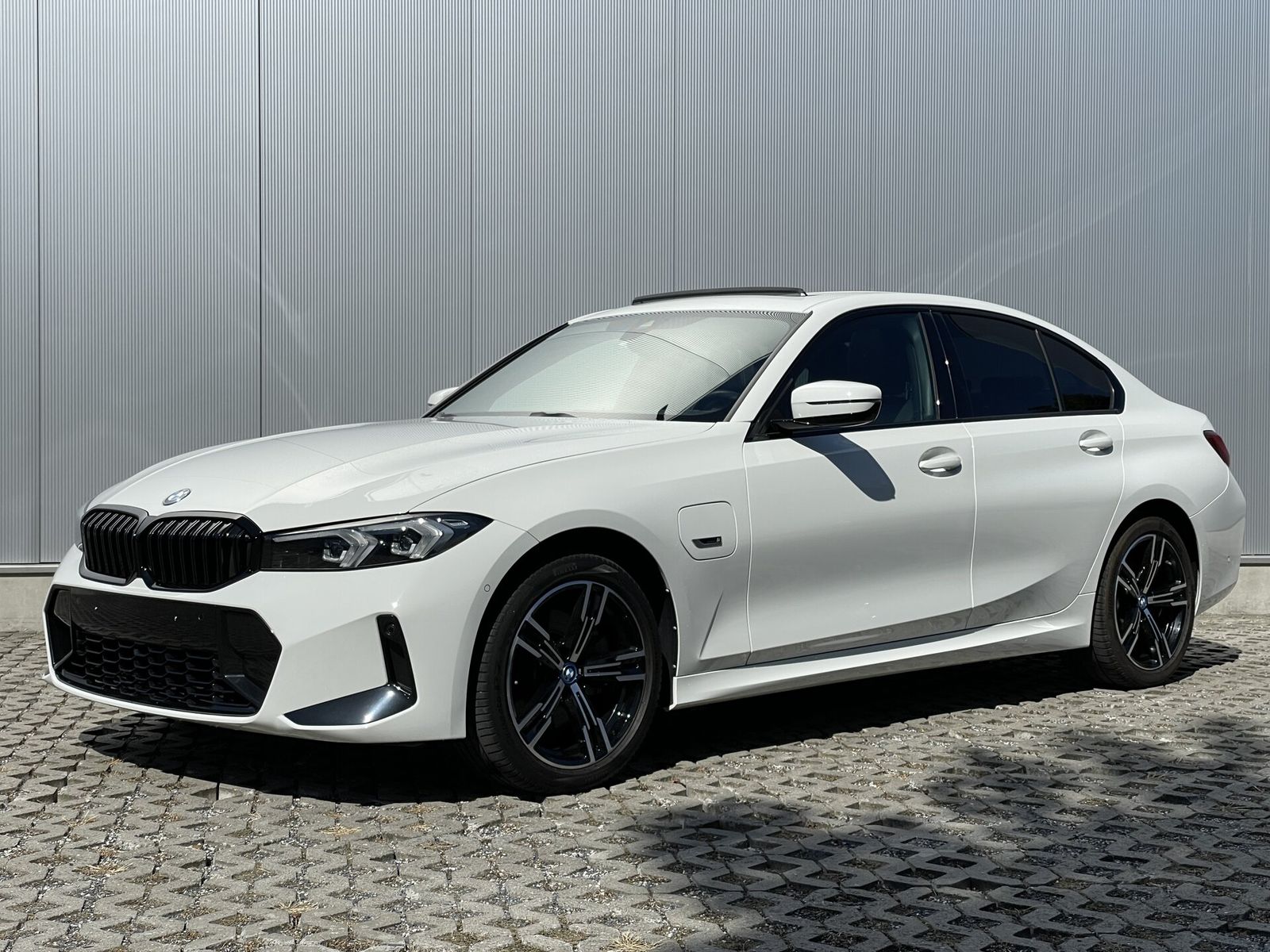 BMW 330 e M-sport PHEV Sedan SUNROOF MEMORY XTRABOOS